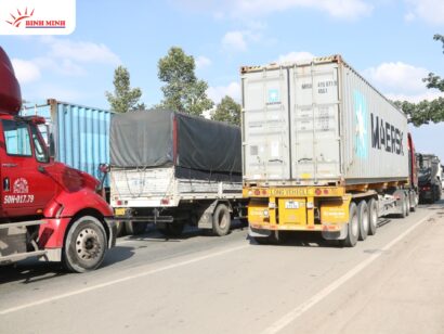 Bình Dương là trung tâm công nghiệp với mật độ xe tải, container và đầu kéo dày đặc.