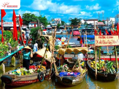 Chợ nổi Cái Răng, Cần Thơ thường tập trung hàng trăm ghe, thuyền mua bán sầm uất, nhộn nhịp